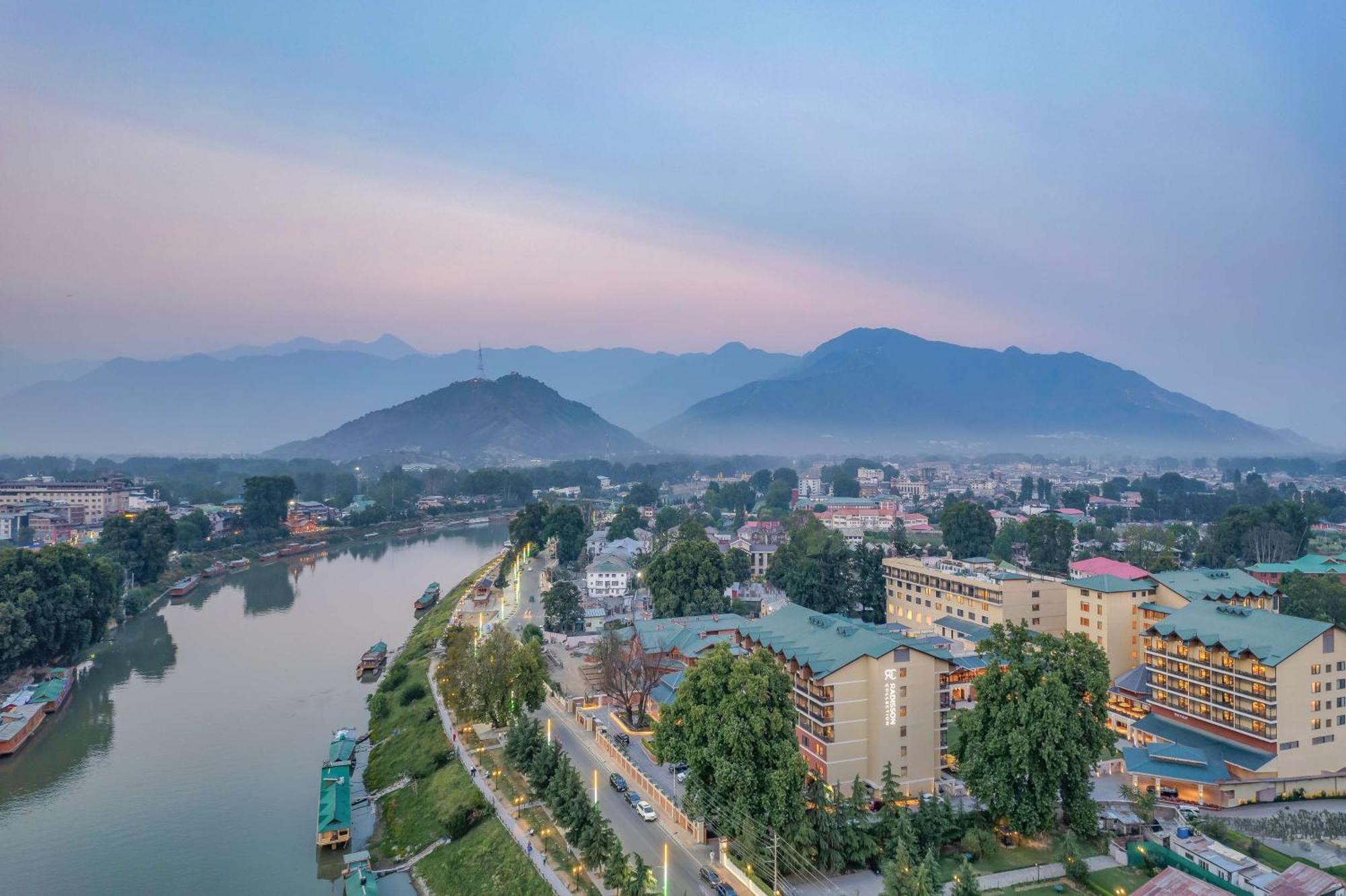 Radisson Collection Hotel & Spa, Riverfront Srinagar المظهر الخارجي الصورة