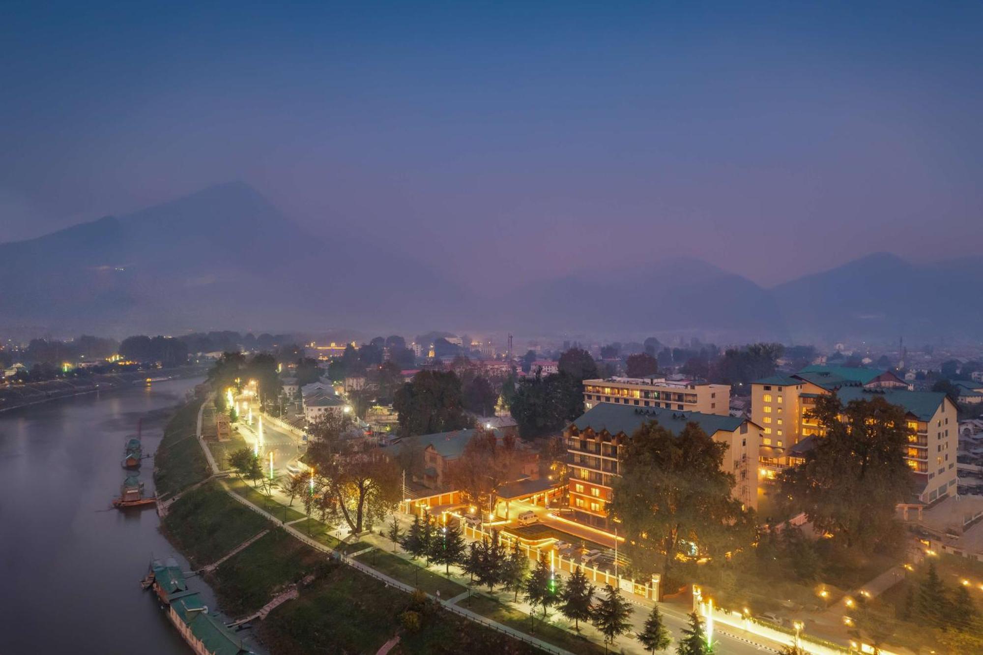 Radisson Collection Hotel & Spa, Riverfront Srinagar المظهر الخارجي الصورة